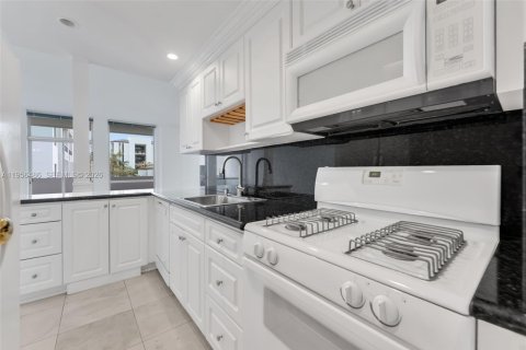 Condominio en alquiler en Coral Gables, Florida, 1 dormitorio, 78.04 m2 № 2010406 - foto 14