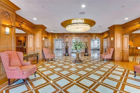 Condominio en alquiler en Coral Gables, Florida, 1 dormitorio, 78.04 m2 № 2010406 - foto 2