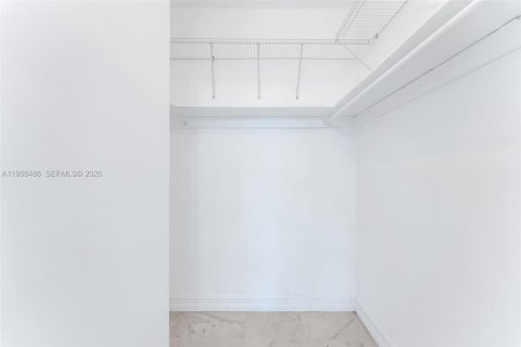 Condominio en alquiler en Coral Gables, Florida, 1 dormitorio, 78.04 m2 № 2010406 - foto 11