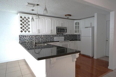 Villa ou maison à vendre à Miami, Floride: 4 chambres, 178.84 m2 № 2146076 - photo 3