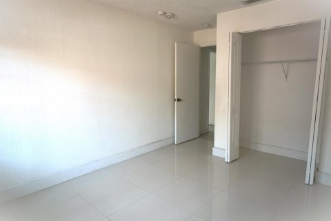 Villa ou maison à vendre à Miami, Floride: 4 chambres, 178.84 m2 № 2146076 - photo 11
