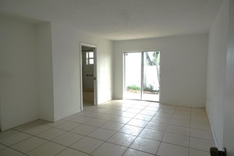 Villa ou maison à vendre à Miami, Floride: 4 chambres, 178.84 m2 № 2146076 - photo 6