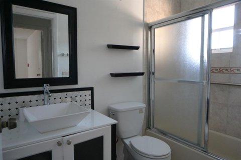 Villa ou maison à vendre à Miami, Floride: 4 chambres, 178.84 m2 № 2146076 - photo 14