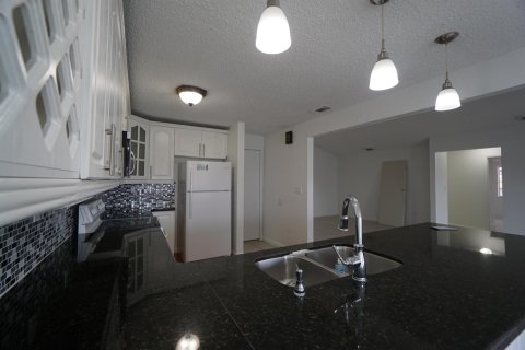 Villa ou maison à vendre à Miami, Floride: 4 chambres, 178.84 m2 № 2146076 - photo 18
