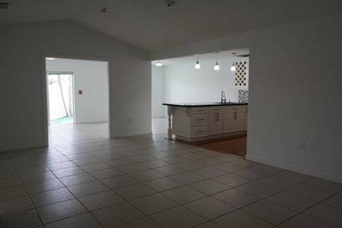 Villa ou maison à vendre à Miami, Floride: 4 chambres, 178.84 m2 № 2146076 - photo 17