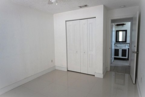 Villa ou maison à vendre à Miami, Floride: 4 chambres, 178.84 m2 № 2146076 - photo 13