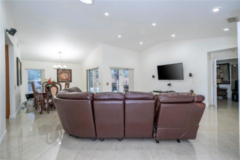 Casa en venta en Orlando, Florida, 4 dormitorios, 192.31 m2 № 2214070 - foto 24