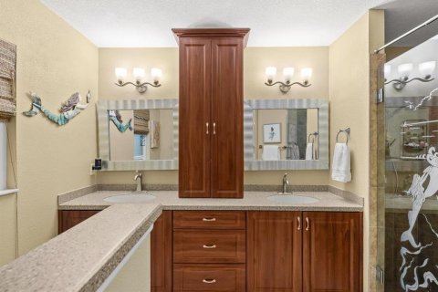 Villa ou maison à vendre à New Port Richey, Floride: 2 chambres, 169.08 m2 № 2424335 - photo 15