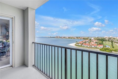 Copropriété à vendre à Saint Petersburg, Floride: 2 chambres, 109.16 m2 № 2135770 - photo 2