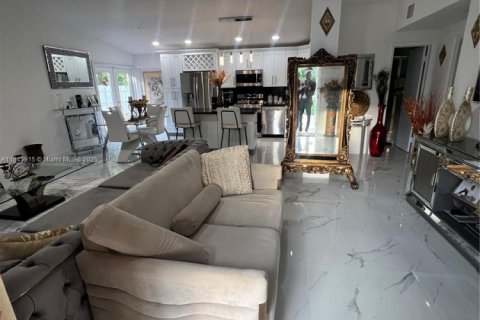 House in Fort Lauderdale, Florida 4 bedrooms, 113.81 sq.m. № 1839667 - photo 12