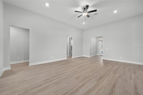 Villa ou maison à vendre à Fruitland Park, Floride: 4 chambres, 196.49 m2 № 2277797 - photo 10