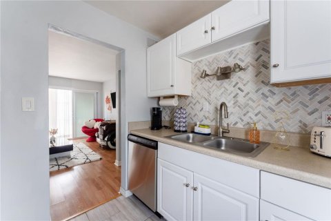 Condo in Winter Park, Florida, 2 bedrooms  № 2151652 - photo 12