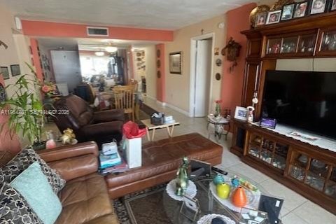 Купить кондоминиум в Майами, Флорида 3 спальни, 112.04м2, № 2028925 - фото 4