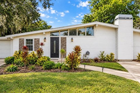 Casa en Temple Terrace, Florida 4 dormitorios, 182.83 m2 № 2384455