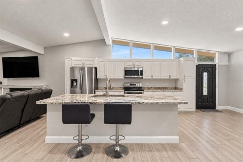Casa en venta en Temple Terrace, Florida, 4 dormitorios, 182.83 m2 № 2384455 - foto 8