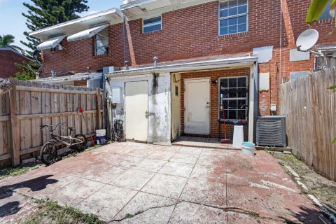 Adosado en venta en West Palm Beach, Florida, 2 dormitorios, 95.32 m2 № 2315733 - foto 26