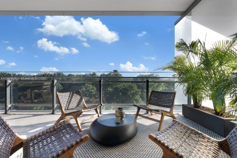 Condo in Miami Beach, Florida, 2 bedrooms  № 2078945 - photo 17