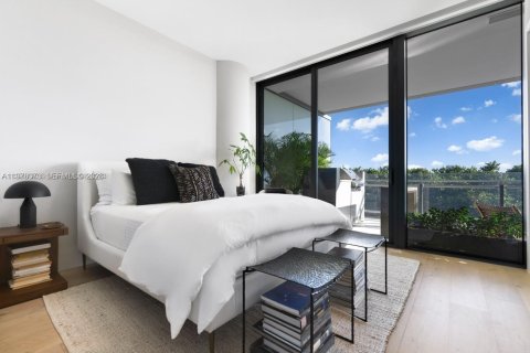 Condo in Miami Beach, Florida, 2 bedrooms  № 2078945 - photo 16