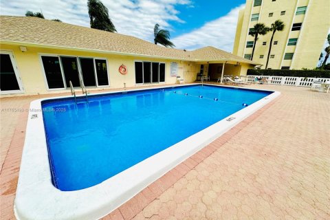 Condominio en venta en Dania Beach, Florida, 2 dormitorios, 110.55 m2 № 1705234 - foto 19