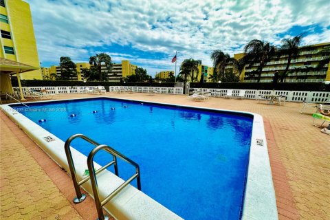 Condominio en venta en Dania Beach, Florida, 2 dormitorios, 110.55 m2 № 1705234 - foto 21
