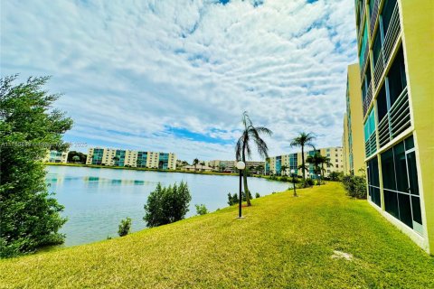 Condominio en venta en Dania Beach, Florida, 2 dormitorios, 110.55 m2 № 1705234 - foto 10