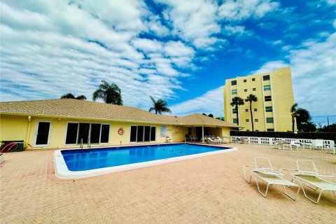 Condominio en venta en Dania Beach, Florida, 2 dormitorios, 110.55 m2 № 1705234 - foto 18
