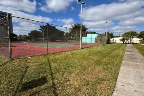 Condo in Miami, Florida, 1 bedroom № 2053824 - photo 17