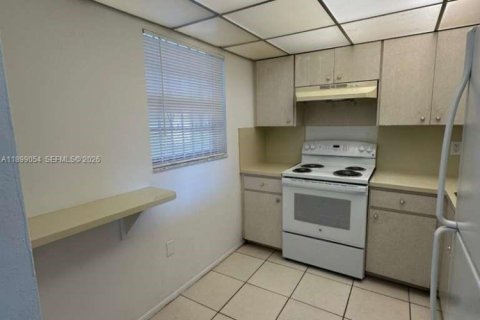 Condo in Miami, Florida, 1 bedroom № 2053824 - photo 7
