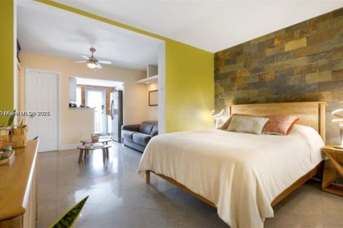 Снять в аренду кондоминиум в Майами-Бич, Флорида 39.95м2, № 1950294 - фото 2