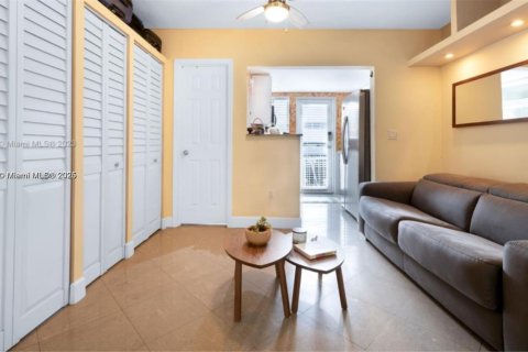 Снять в аренду кондоминиум в Майами-Бич, Флорида 39.95м2, № 1950294 - фото 11