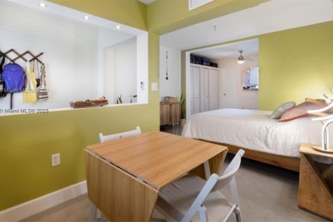 Снять в аренду кондоминиум в Майами-Бич, Флорида 39.95м2, № 1950294 - фото 12