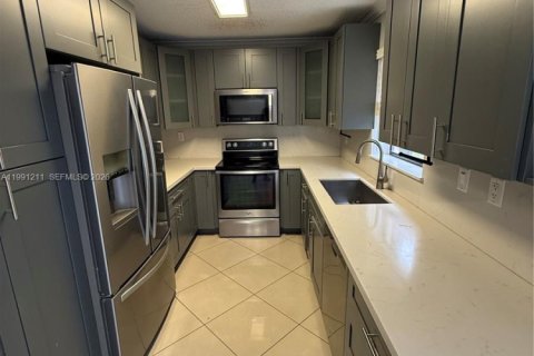 Apartamento en alquiler en Hialeah, Florida, 3 dormitorios, 106 m2 № 2052316 - foto 3