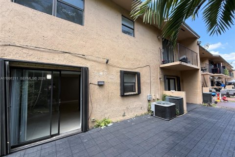 Apartamento en alquiler en Hialeah, Florida, 3 dormitorios, 106 m2 № 2052316 - foto 12