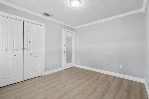 Apartamento en alquiler en Hialeah, Florida, 3 dormitorios, 106 m2 № 2052316 - foto 16