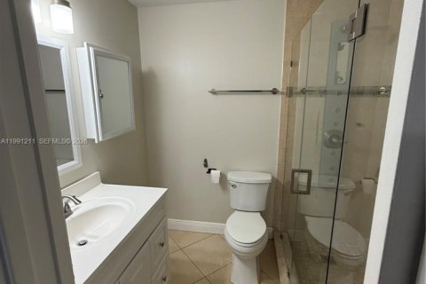 Apartamento en alquiler en Hialeah, Florida, 3 dormitorios, 106 m2 № 2052316 - foto 10