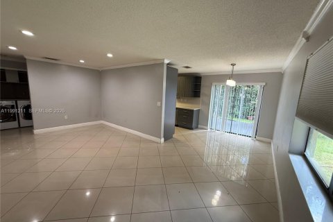 Apartamento en alquiler en Hialeah, Florida, 3 dormitorios, 106 m2 № 2052316 - foto 2