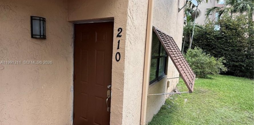 Apartamento en Hialeah, Florida 3 dormitorios, 106 m2 № 2052316