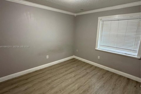 Apartamento en alquiler en Hialeah, Florida, 3 dormitorios, 106 m2 № 2052316 - foto 11