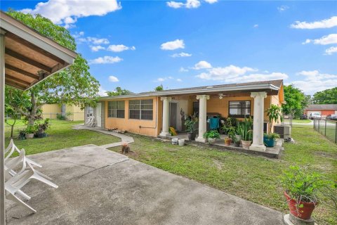 House in Orlando, Florida 3 bedrooms, 167.22 sq.m. № 1818976 - photo 23