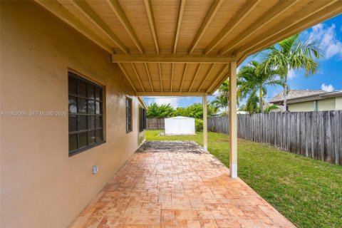 Villa ou maison à vendre à Miami, Floride: 3 chambres, 86.4 m2 № 2008844 - photo 21