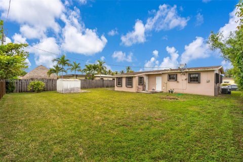 Villa ou maison à vendre à Miami, Floride: 3 chambres, 86.4 m2 № 2008844 - photo 23