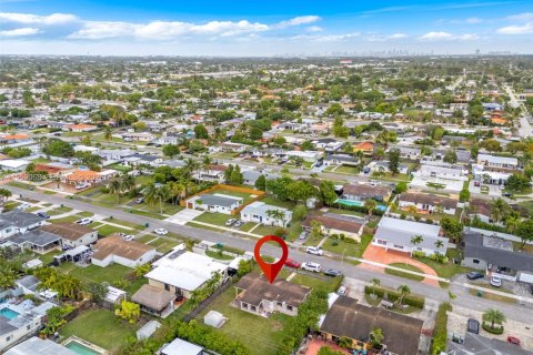 Villa ou maison à vendre à Miami, Floride: 3 chambres, 86.4 m2 № 2008844 - photo 30