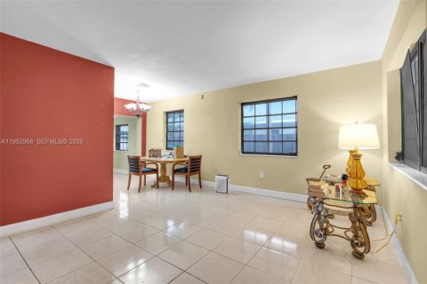 Villa ou maison à vendre à Miami, Floride: 3 chambres, 86.4 m2 № 2008844 - photo 5