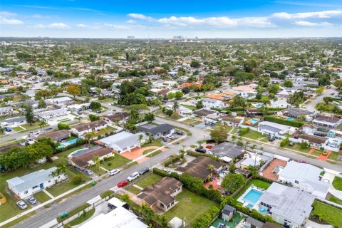 Villa ou maison à vendre à Miami, Floride: 3 chambres, 86.4 m2 № 2008844 - photo 29