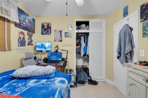 Villa ou maison à vendre à Miami, Floride: 3 chambres, 86.4 m2 № 2008844 - photo 17