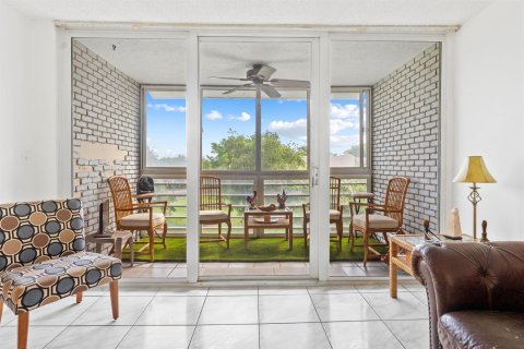 Condo in Davie, Florida, 2 bedrooms № 2078117 - photo 7