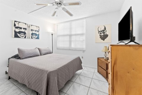 Condo in Davie, Florida, 2 bedrooms № 2078117 - photo 11