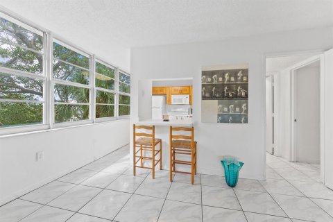 Condo in Davie, Florida, 2 bedrooms № 2078117 - photo 2