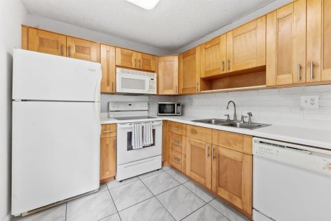Condo in Davie, Florida, 2 bedrooms № 2078117 - photo 5