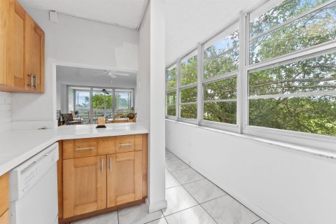 Condo in Davie, Florida, 2 bedrooms № 2078117 - photo 3